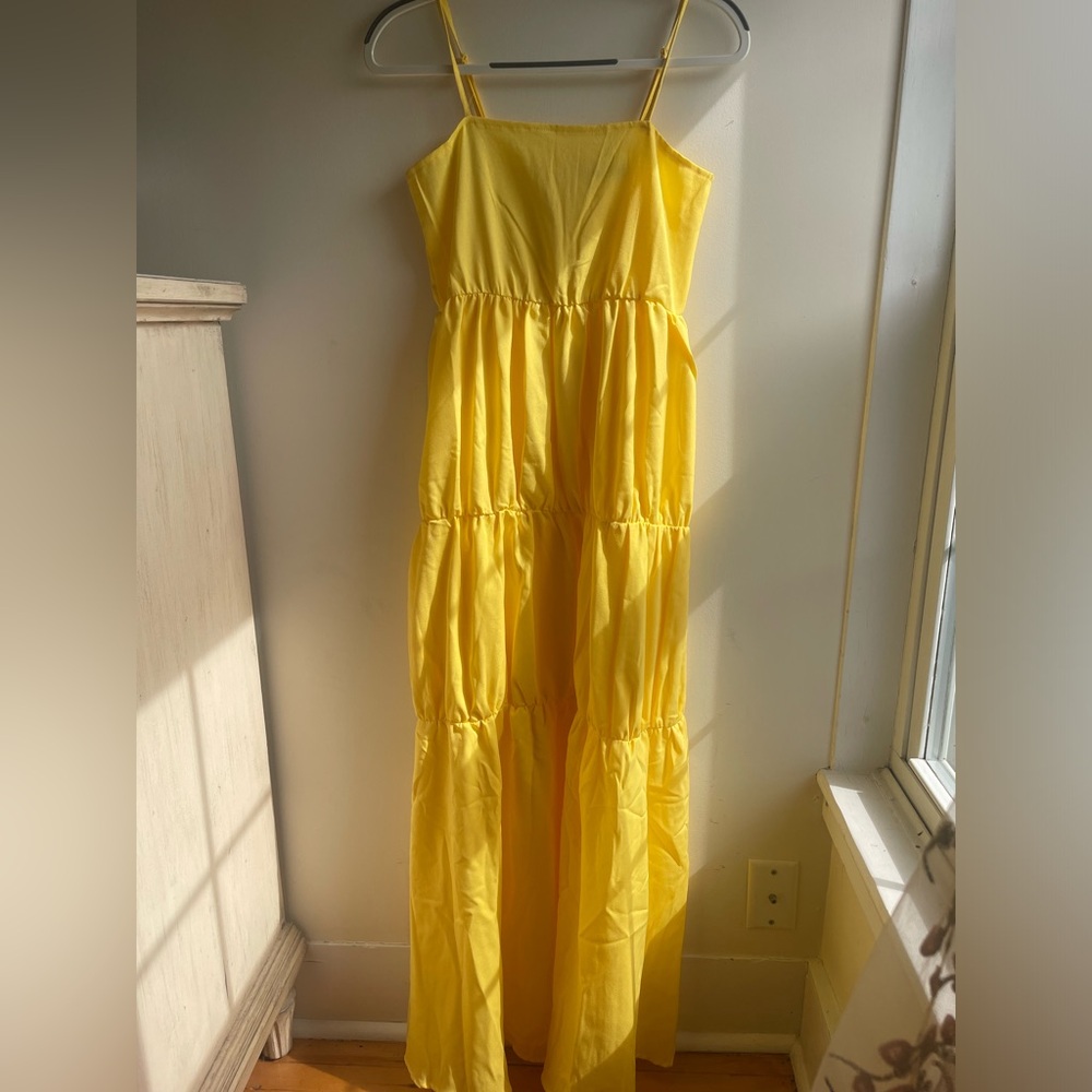 Yellow Nasty Gal maxi dress. Size: 4. Tags still on